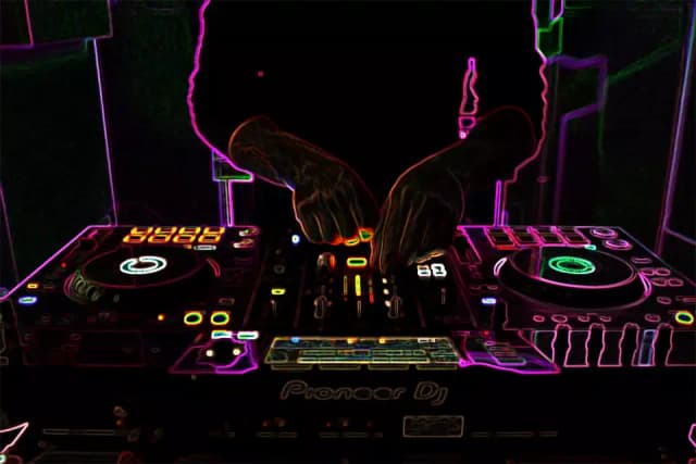 Jak zostać DJ-em w klubie: kluczowe umiejętności i sprzęt, by odnieść sukces Jak zostać DJ-em w klubie: kluczowe umiejętności i sprzęt, by odnieść sukces