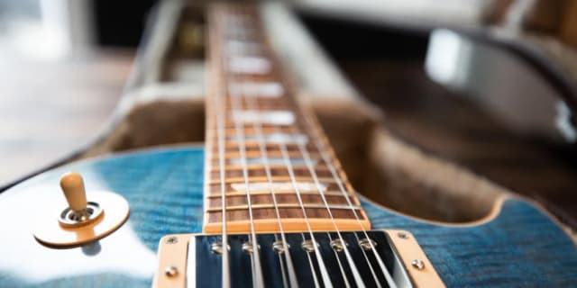 Jak ustawić gryf w gitarze elektrycznej, aby uniknąć problemów z grą Jak ustawić gryf w gitarze elektrycznej, aby uniknąć problemów z grą