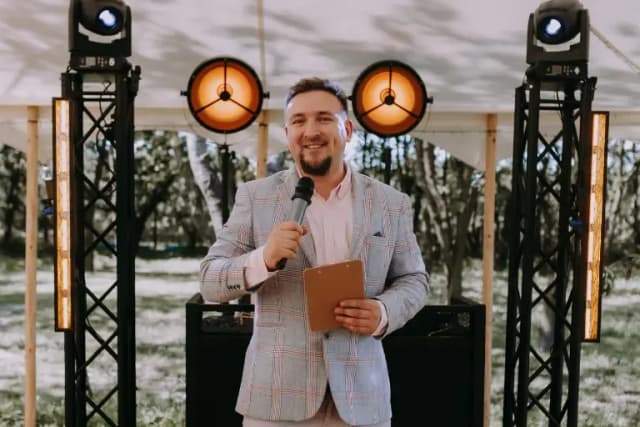 Ile kosztuje DJ na 40 urodziny? Sprawdź ceny i uniknij nieprzyjemnych niespodzianek Ile kosztuje DJ na 40 urodziny? Sprawdź ceny i uniknij nieprzyjemnych niespodzianek