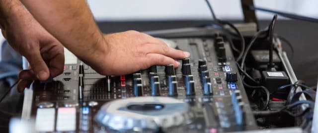 Jakie pytania do DJ na wesele, aby uniknąć rozczarowania? Jakie pytania do DJ na wesele, aby uniknąć rozczarowania?