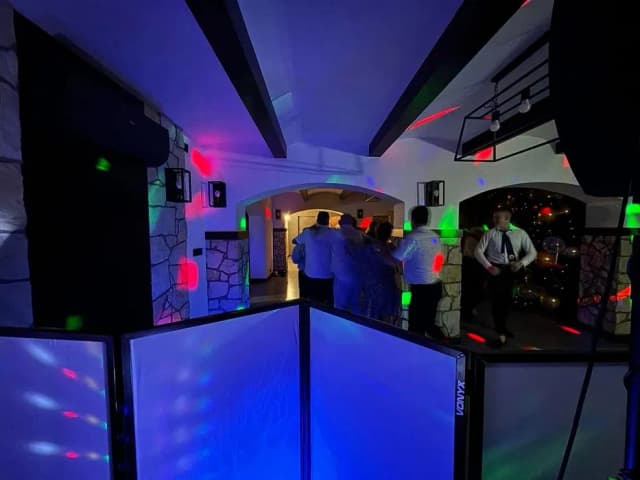Ile kosztuje DJ na urodziny? Sprawdź ceny i ukryte koszty Ile kosztuje DJ na urodziny? Sprawdź ceny i ukryte koszty